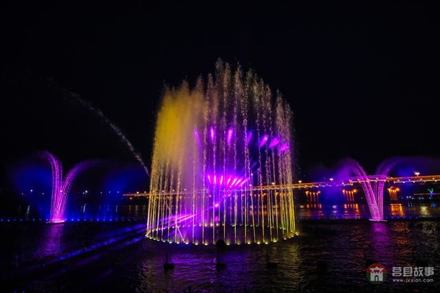 莒縣沭河濕地公園，上演激光水幕音樂噴泉，真是太棒了