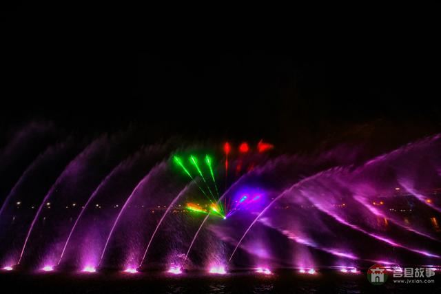 莒縣沭河濕地公園，上演激光水幕音樂噴泉，真是太棒了